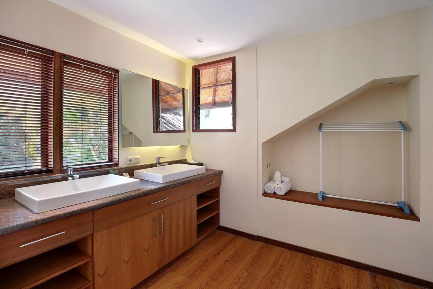 Super Value 4 Bedroom, Walk To Bintang Supermarket เซมินยัค ภายนอก รูปภาพ